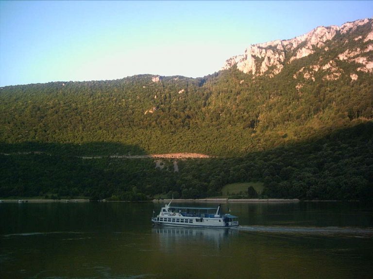 Interdicţii la pescuit pe Dunăre. Atenţie, amenzile sunt mari!