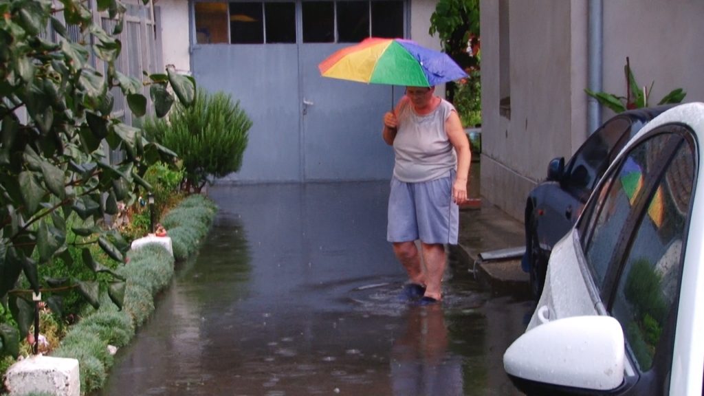 INUNDATII IN CASE.Still012