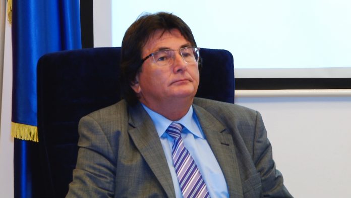 ROBU SI FALCA LA UVT.Still021