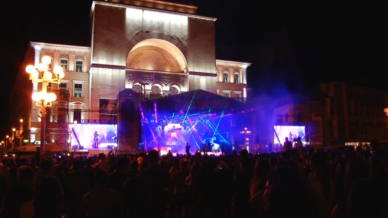 Sute de timișoreni au sărbătorit ziua orașului, la concertul din Piața Operei FOTO + VIDEO