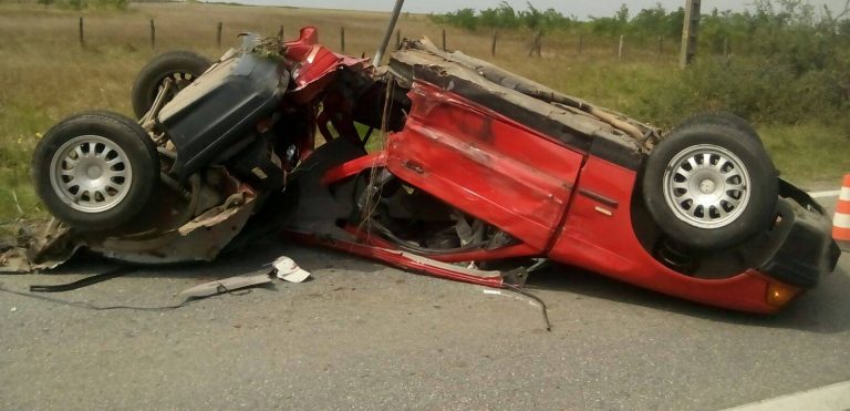 PRAF ȘI PULBERE. Și totuși au scăpat cu viață dintre fiarele contorsionate! FOTO