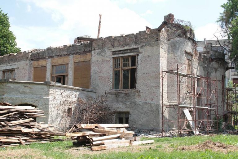 Casa unui erou al Timișoarei – ruinată de Clanul Cârpaci!