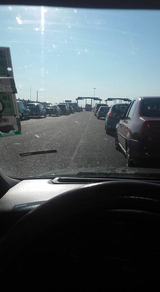 Haos la vamă! Românii din străinătate pleacă şi aglomerează graniţele din vest