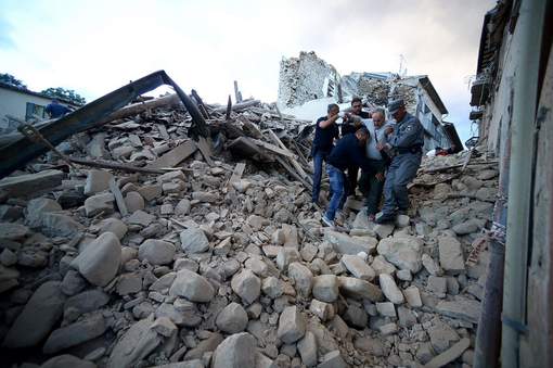 MAE: Alţi trei români morţi în urma seismului din Italia