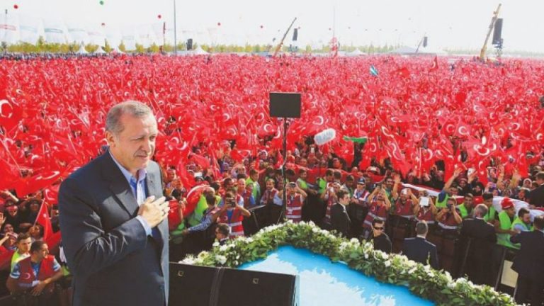 Sute de mii de turci au ieşit în stradă la Istanbul-VIDEO