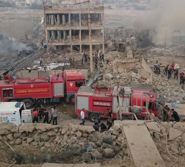 Morţi şi răniţi după explozia unei maşini-capcană în Turcia