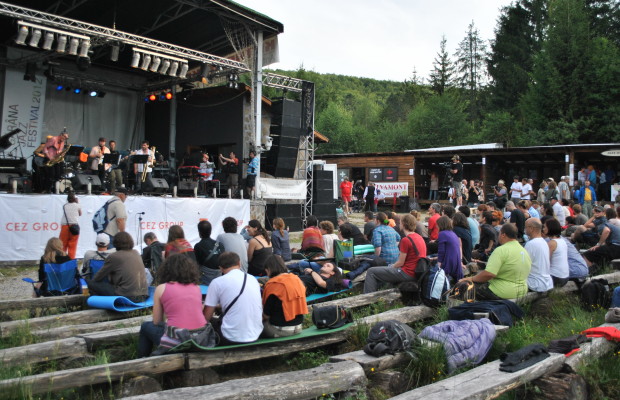 Gărâna Folk Fest. Vă așteaptă trei zile de muzică bună în Poiana Lupului