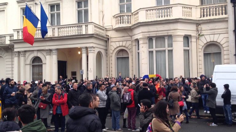 După ce i-au cunoscut pe români, englezii descoperă acum şi limba română