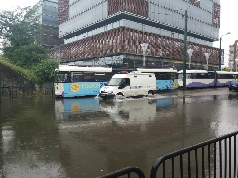 Canalizarea este de vină pentru haosul din trafic. Robu: „Există soluţii!”