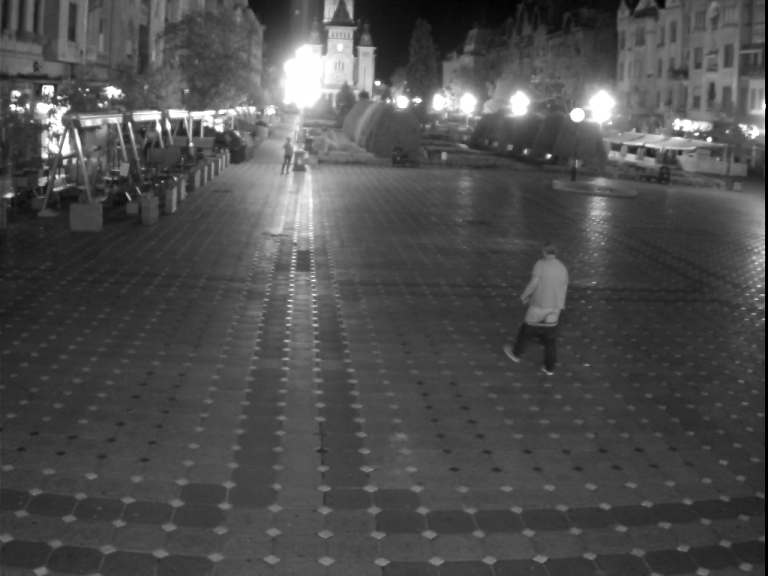 Cum a sărbătorit un lugojean 23 august? Și-a dat pantalonii jos în Piața Victoriei din Timișoara…