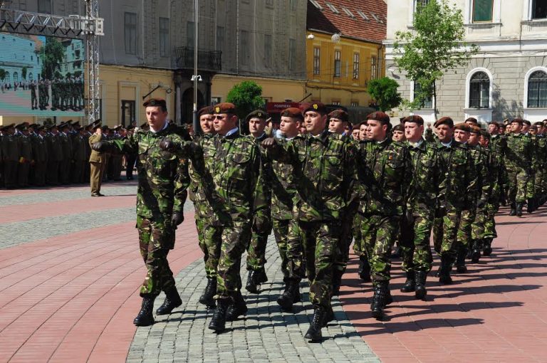 LA OASTE BĂNĂȚENI! Cauți un loc de muncă sigur și bine plătit? Armata română are nevoie de tine!