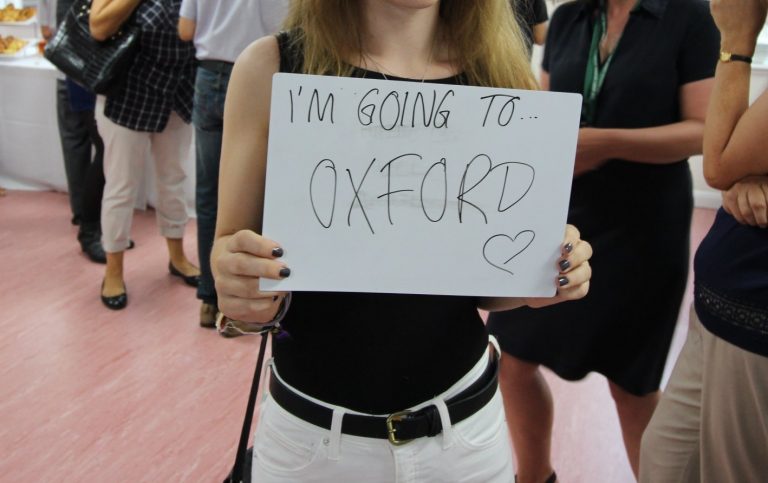 O elevă din Timișoara va participa la prima școală de vară organizată la Oxford pentru liceenii români
