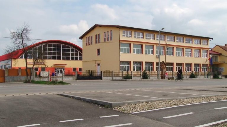 Școala din Giroc se laudă că ține pasul cu cele din Timișoara