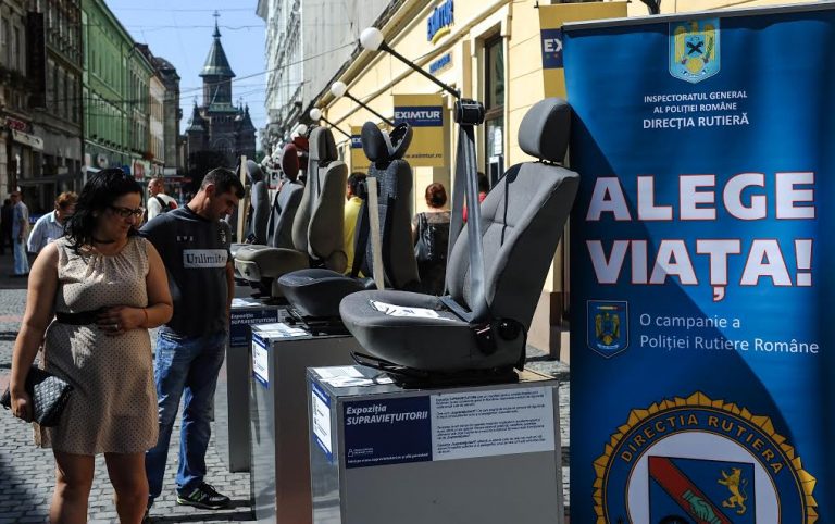 Scaunele maşinilor implicate în accidente grave, vedetele expoziţiei „Supravieţuitorii”VIDEO-FOTO
