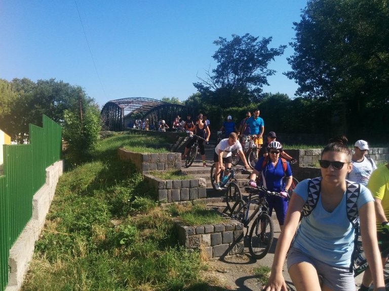 Tura ciclistă bănățeană continuă prin Lunca Timișului