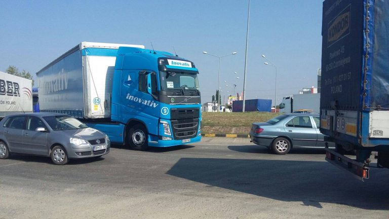 Protestul transportatorilor, la apogeu. Zeci de camioane au blocat străzi din Timişoara