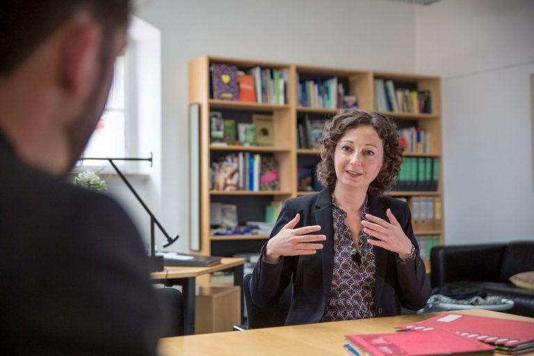 O timişoreancă vrea să-i ia locul Angelei Merkel şi să ajungă la conducerea Germaniei