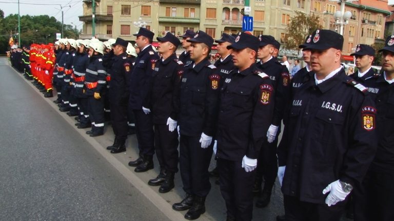 Val de pensionări în MAI! Mii de angajaţi au profitat de prevederile legale