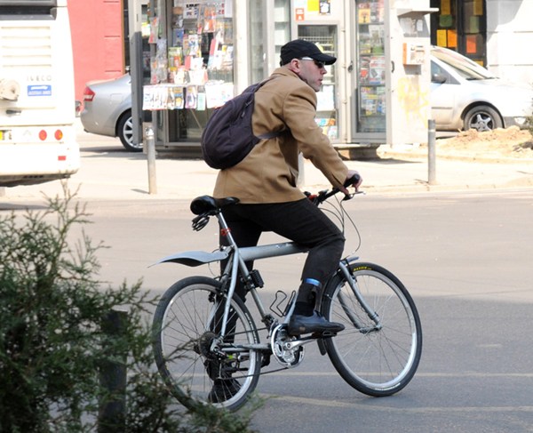 CODUL RUTIER SE MODIFICA IAR! Amenzi usturătoare pentru bicicliştii care nu folosesc banda special amenajată!