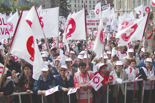 Sindicaliștii SANITAS sunt astăzi în grevă japoneză, după acțiunea de pichetare de la Guvern
