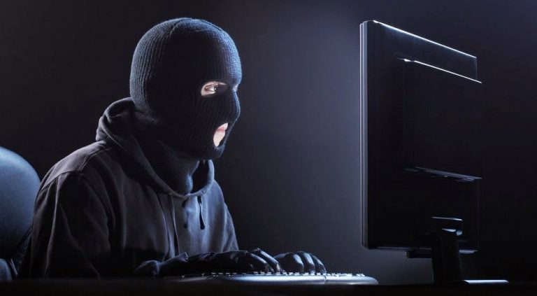 „Mineriadă” cibernetică: Hackerii obțin criptomonede folosind calculatoare atacate și în România