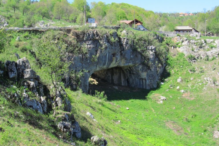 Podul lui Dumnezeu, în România. Şi tradiţii rămase din vremea dacilor