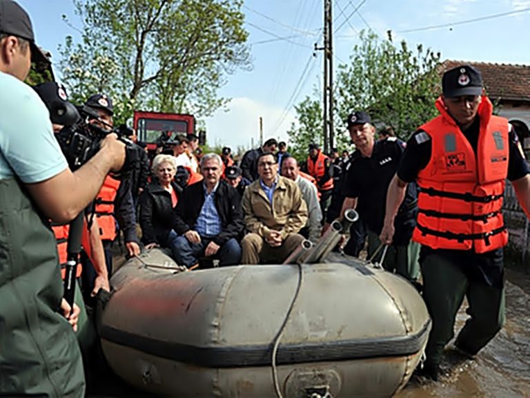 Ponta Victor Viorel, urmărit penal pentru că l-a făcut parlamentar pe un om de afaceri. În schimbul a 220.000 euro!