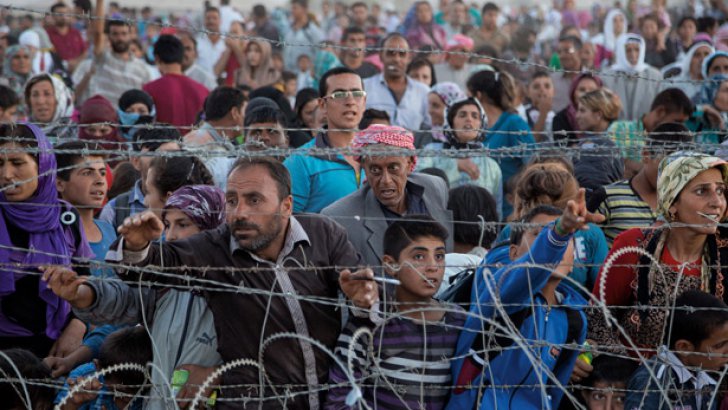 10.000 de refugiaţi blocaţi în Serbia dorm pe cartoane, iar păturile ţin loc de ziduri