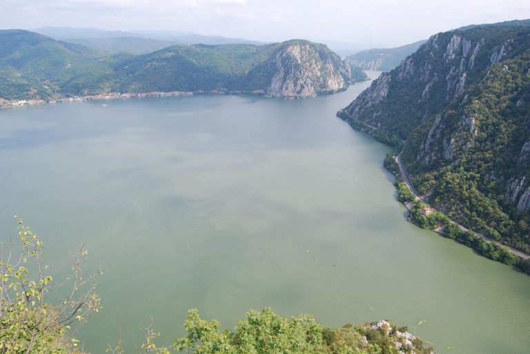 Vernisaj pe malul Dunării, în cadrul Taberei Internaționale de Creație Mraconia-Dubova „Ioan Mercea”, ediția 33