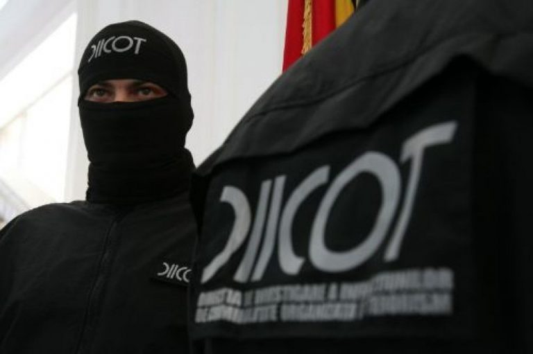 Polițist și doi interlopi din vestul țării ridicați de DIICOT! Pentru ce fapte au ajuns în arest