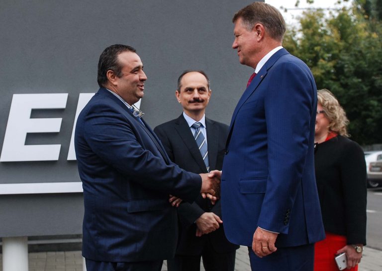 Klaus Iohannis, la institutul de cercetări împotriva cancerului din Timișoara: Sunteți chiar mai buni decât mi s-a spus!…VIDEO