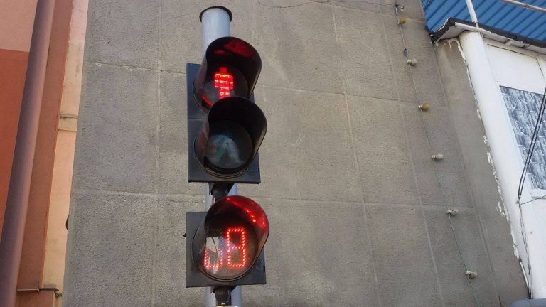 ”Inteligența” semafoarelor din Timișoara, între perimatul cronometru și modernele ”cutii negre”… FOTO+VIDEO