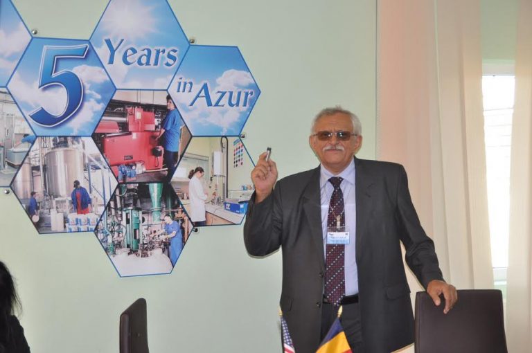 John Farber se întoarce după jumătate de secol la fabrica unde a debutat ca laborant