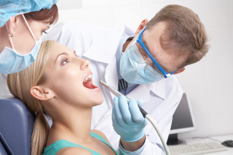 Cine le-a pus gând rău dentiștilor și cum reacționează aceștia – video