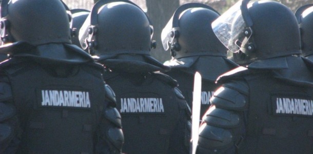 Jandarmii au intervenit în forță pentru a opri plecarea acestora, și cel puțin 5 persoane au fost reținute și duse la audieri. VIDEO