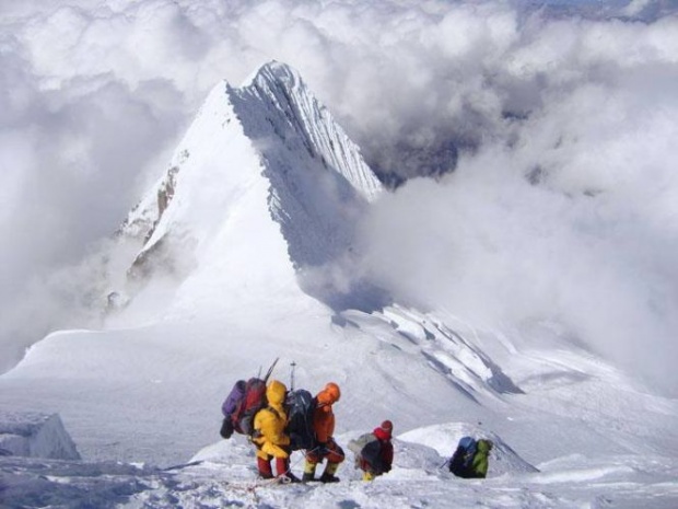 Performanță în Himalaya. Un român a cucerit vârful Manaslu