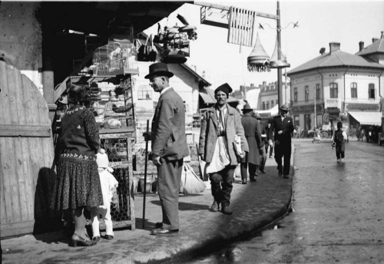 Departe de poporul român interbelic