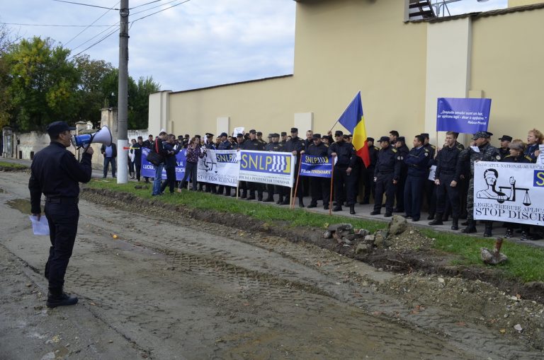 Protestul angajaților din penitenciare a ajuns la Timişoara