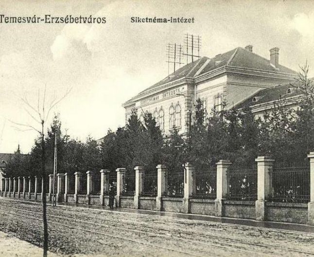 Școala ce scoate copiii din lumea tăcerii