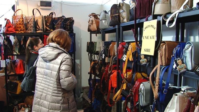 Daca vreți să vă reînnoiți garderoba de toamnă-iarnă, Salonul Industriei Ușoare e cea mai bună opțiune!