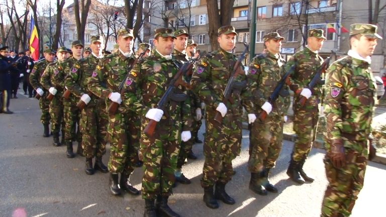 A rămas Armata română fără bani? Plata militarilor se va face eșalonat