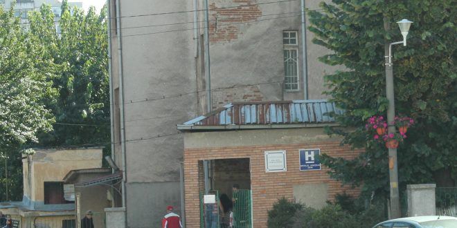 Un spital din Vestul țării închide noaptea ușa de la Pediatrie! Pe dinafară…