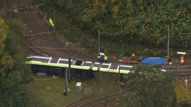 Mai multe persoane și-au pierdut viața și alte câteva zeci au fost rănite în cel mai grav accident de tramvai din Londra-VIDEO