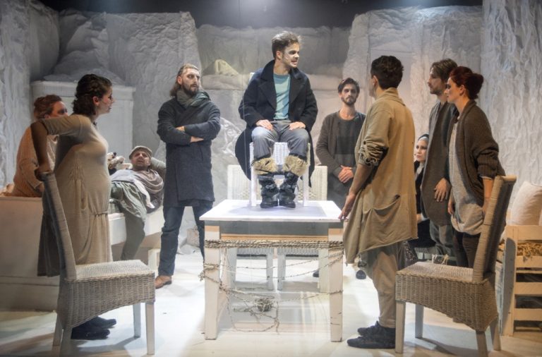 O nouă premieră la Teatrul Maghiar: AVALANŞA tăcerilor şi a fricii