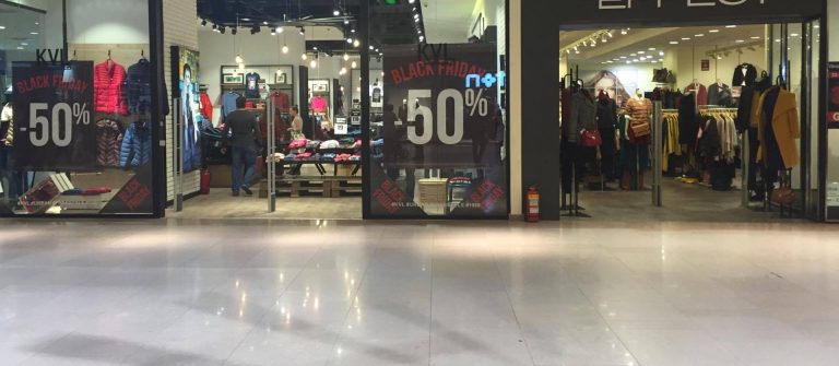 Black Friday doar pe etichetă, nu și la prețuri!