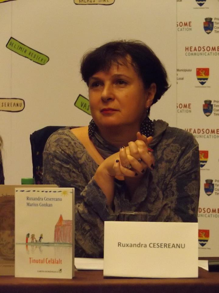 „A contat enorm felul în care tatăl meu m-a învățat să citesc poezie”. Interviu cu scriitoarea Ruxandra Cesereanu