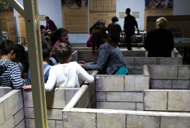Peste 6.000 de copii au vizitat expoziția Misterele Greciei Antice