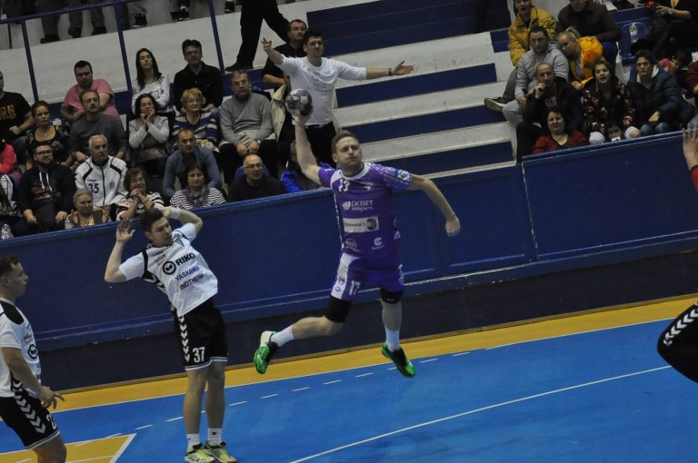 Violeții dau asaltul final pentru Cupa EHF
