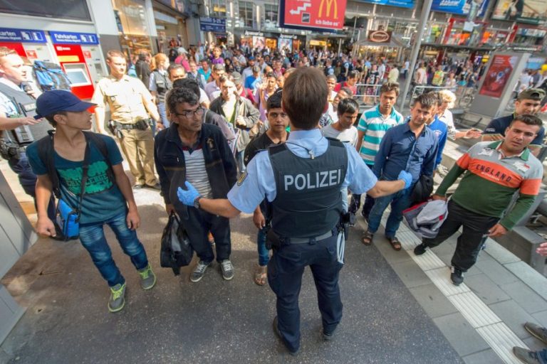 Germania vrea doar imigranţi calificaţi. A fost elaborat un sistem de puncte, după modelul canadian