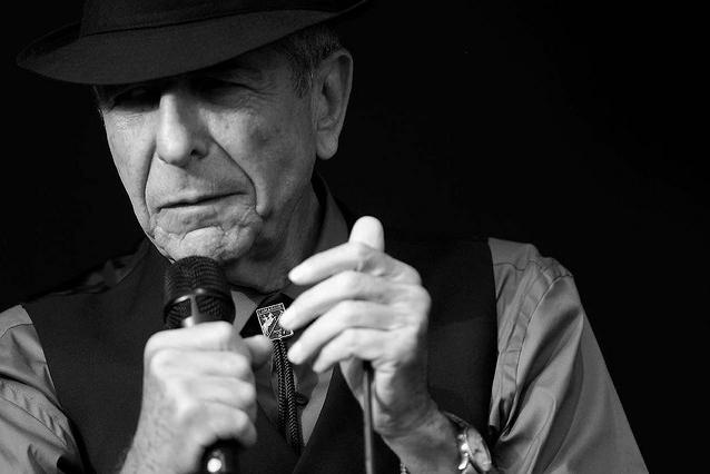 Leonard Cohen a murit la 82 de ani
